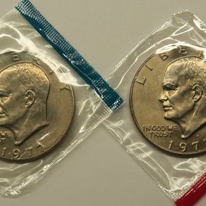 1977 P & D BU Eisenhower Dollars in Mint Cello, 2 Coin Lot